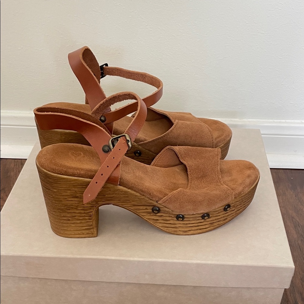 Women's Tan Platform Sandals